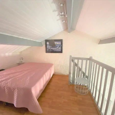 Apartment Joli Studio Mezzanine Climatise Avec Acces A Pied A La De San Ciprianu Lecci