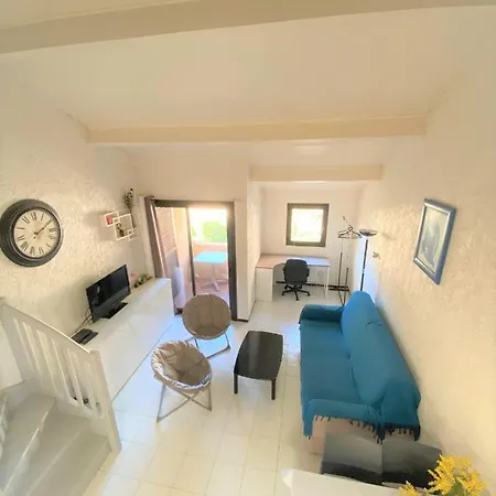 Joli Studio Mezzanine Climatise Avec Acces A Pied A La De San Ciprianu * Lecci